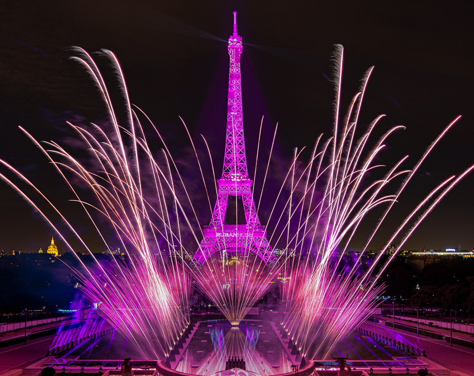 Illuminations de la Tour Eiffel Octobre rose 2020 © Ville de Paris / Cancerdusein.org