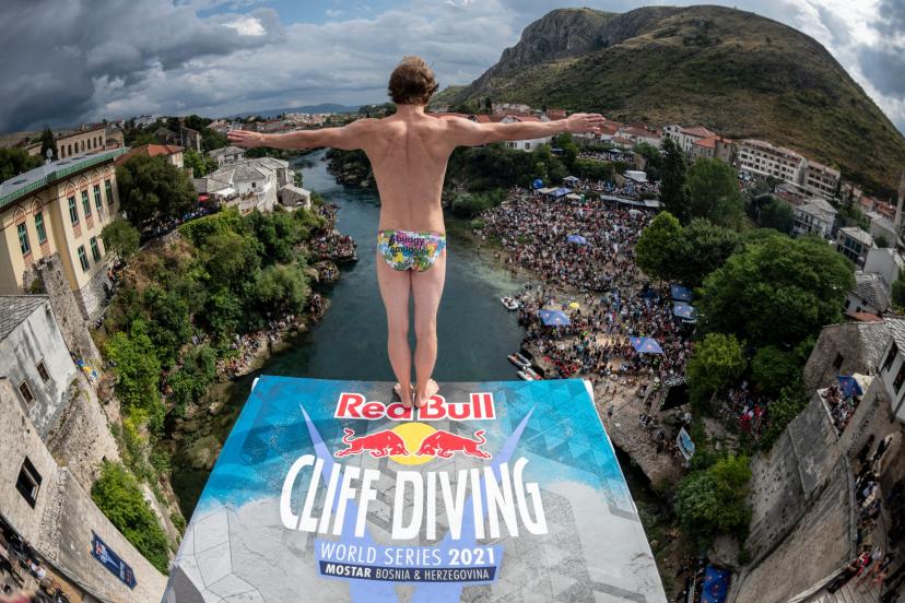 Gary Hunt / Red Bull Cliff Diving, à Mostar, en Bosnie-Herzégovine (© R. AMATO/Red Bull Content Pool)