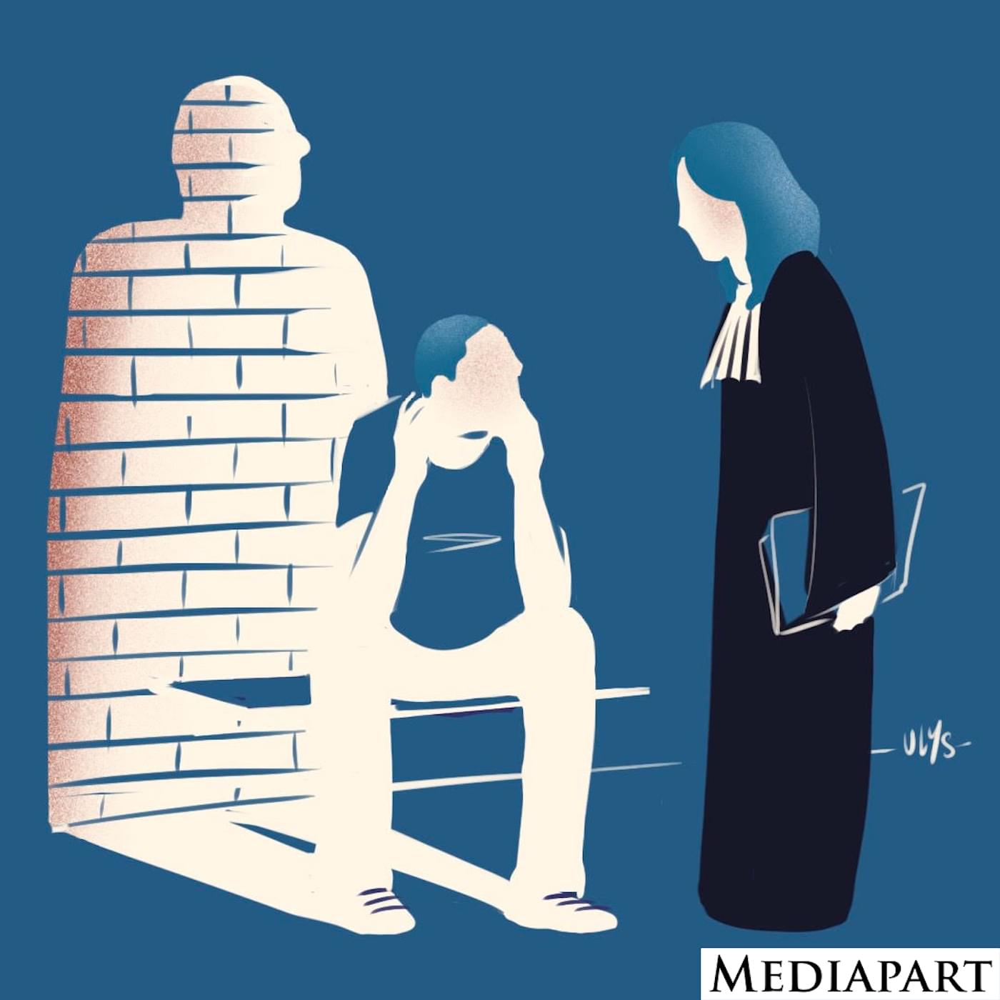 04.08_un-micro-au-tribunal