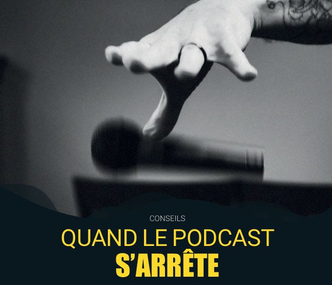 Photo d'une main avec un micro